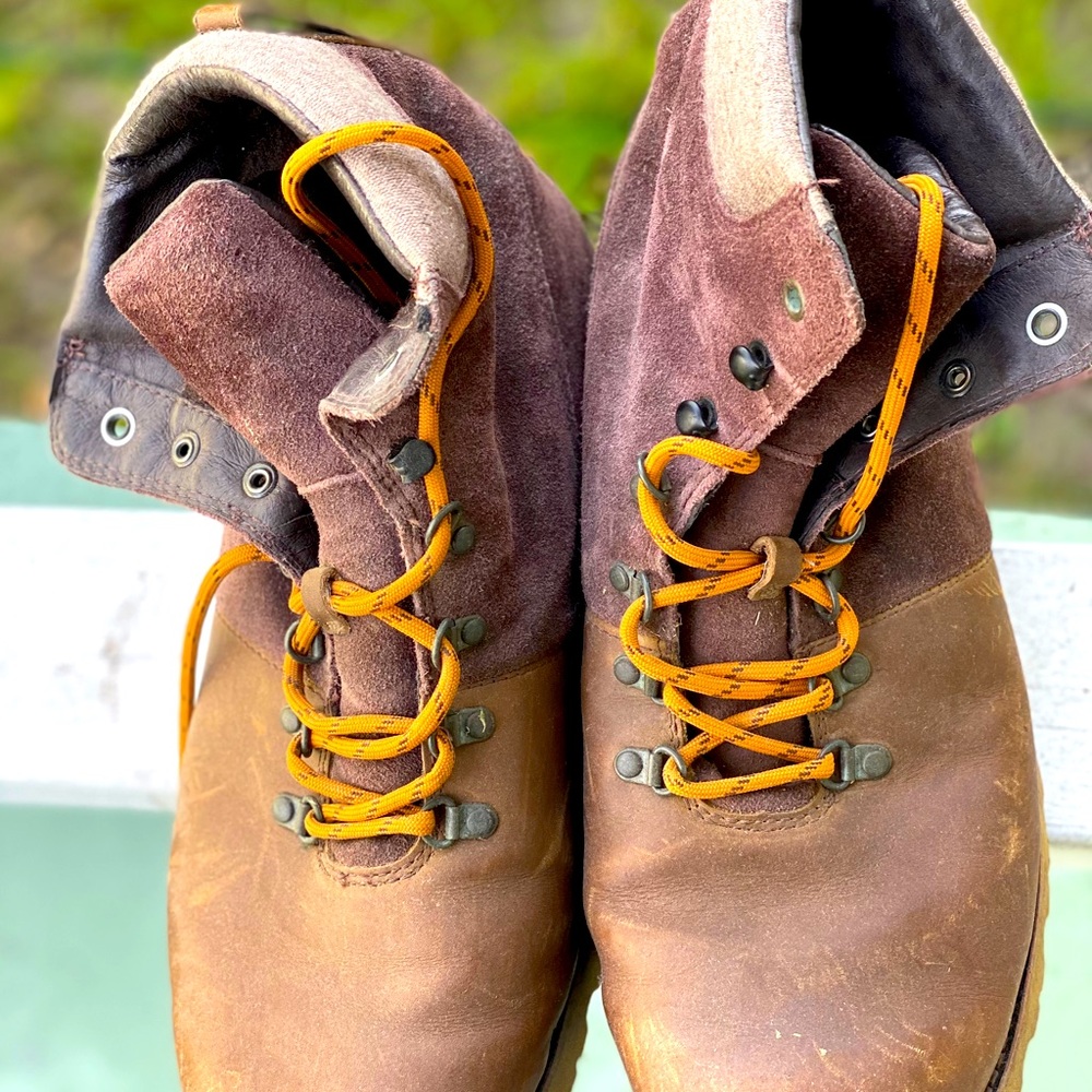 Men’s Ugg’s hiker boots with wool insole.